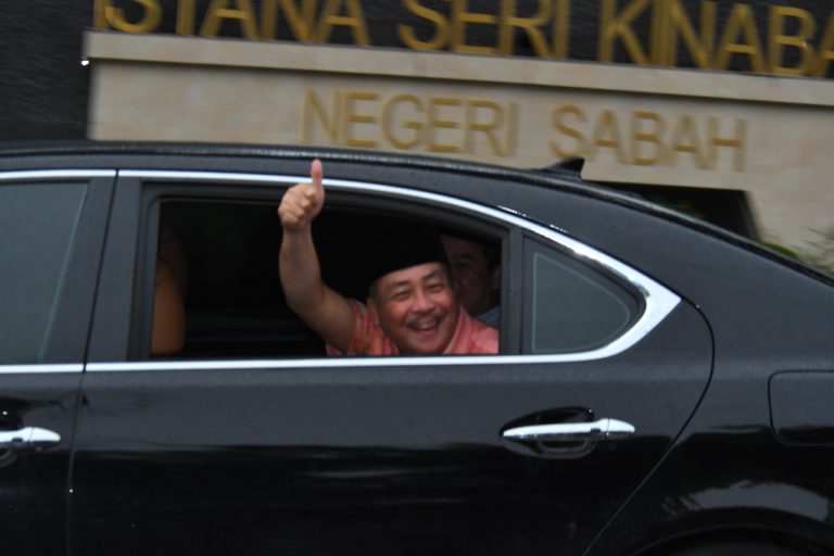 Hajiji menghadap Tun Juhar di Istana Seri Kinabalu