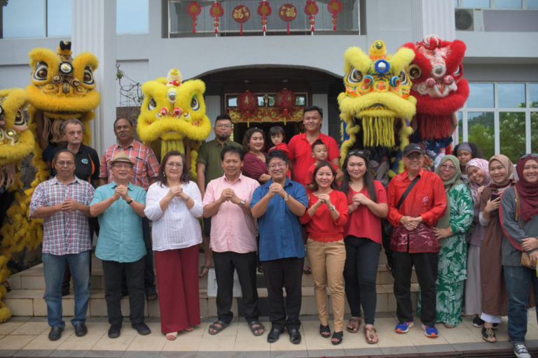 Ewon kunjungi rumah terbuka Tahun Baru Cina di Penampang