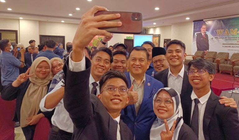 Persatuan Anak Sabah di tiga buah universiti  di Johor terima sumbangan dana