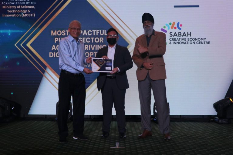 SCENIC diiktiraf Agensi Sektor Awam Paling Berkesan Memacu Penggunaan Digital