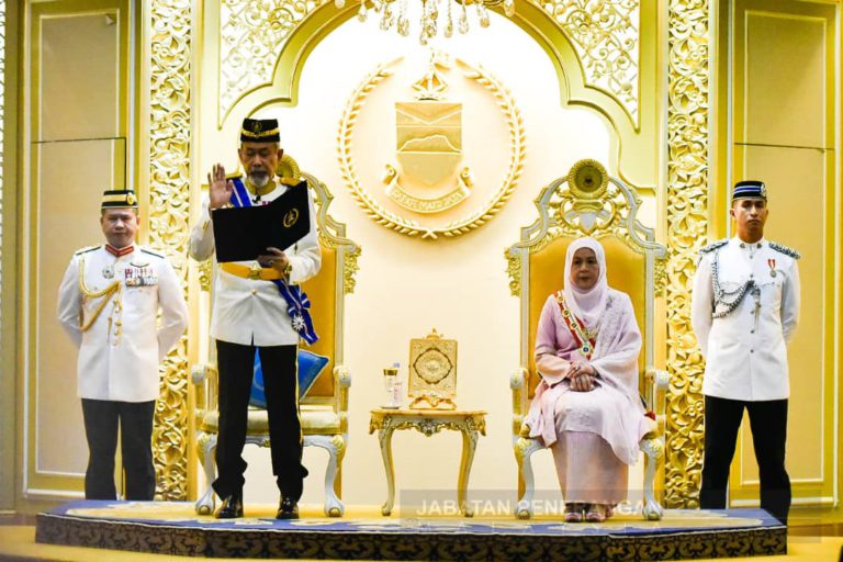 Tun Juhar lafaz sumpah jawatan TYT Sabah