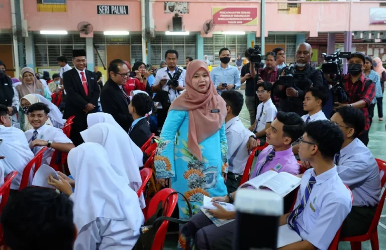 ” School but Not Educated” – Satu Pandangan Mengenai Pendidikan Kita