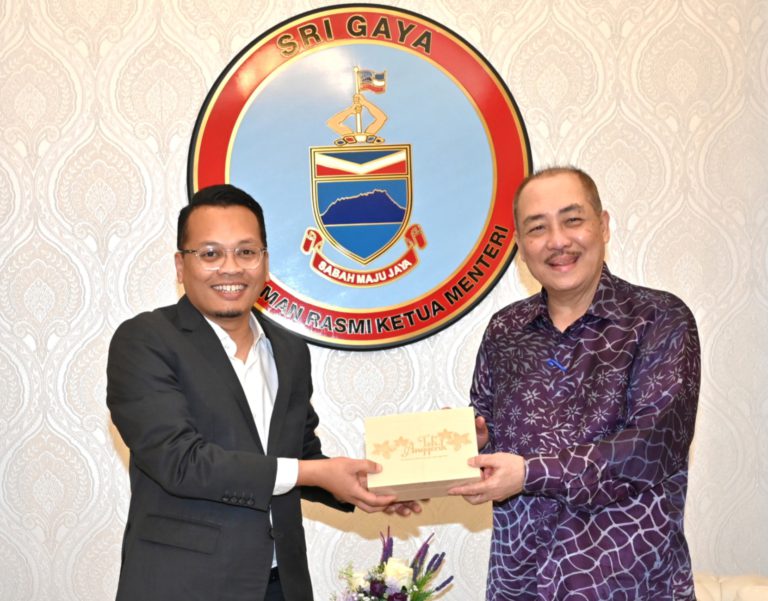 Ketua Menteri terima kunjungan hormat Nik Nazmi & Fadhlina Sidek