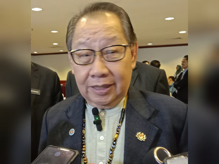 Fenomena Air Pasang Merah berlaku di perairan pantai Kota Kinabalu & Tuaran