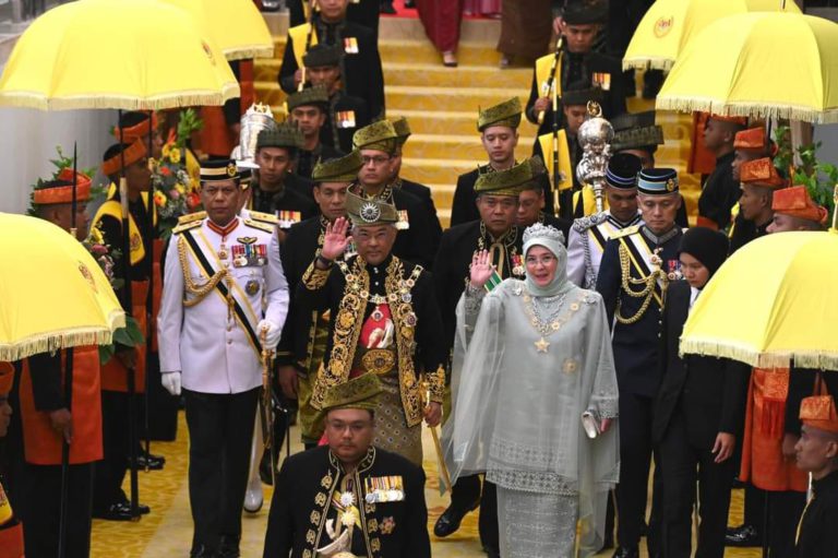 Agong zahir impian memandu menelusuri Lebuhraya Pan Borneo