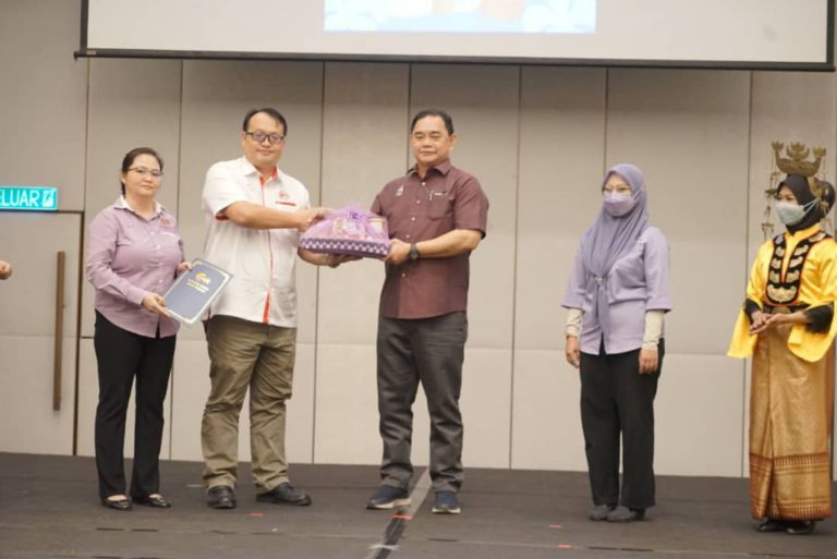 Ibu bapa membesarkan kanak-kanak berkeperluan khas mempunyai tanggungjawab besar – James