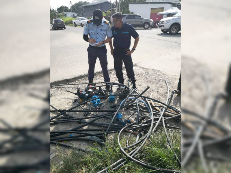 JANS potong 34 sambungan paip air haram di Kg Suang Parai