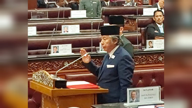 Anifah dilantik sebagai Senator