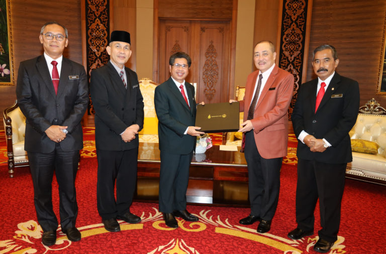 Pengarah Pendidikan Sabah baharu bertemu Ketua Menteri