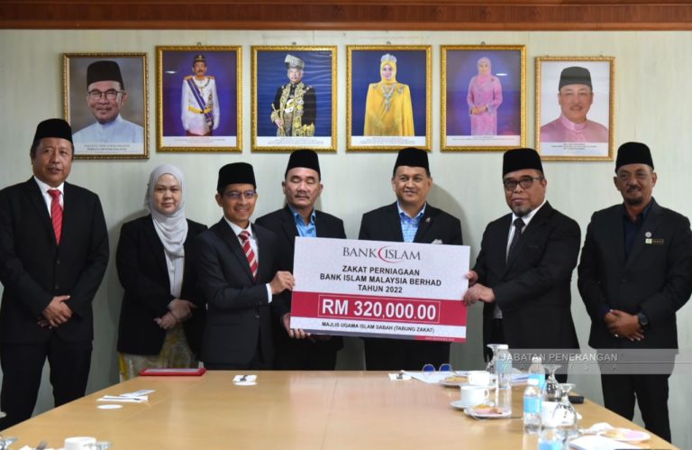 Bank Islam serah zakat perniagaan kepada MUIS