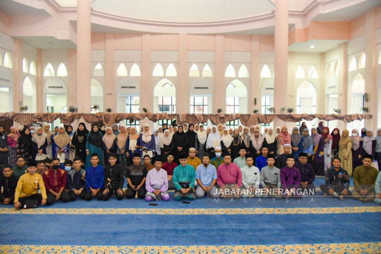 70 pegawai persekutuan jayakan khatam Al-Quran