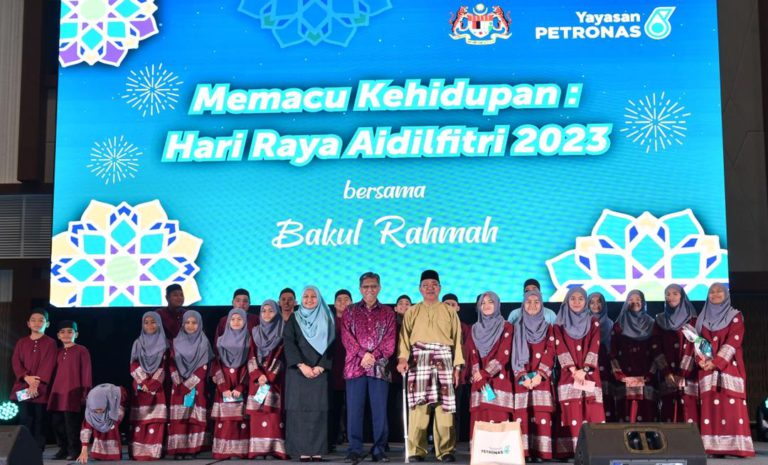 Yayasan PETRONAS agih barangan makanan di bawah program “Memacu Kehidupan: Hari Raya Aidilfitri 2023”