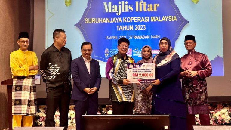 SKM hulur sumbangan zakat kepada lima rumah anak yatim