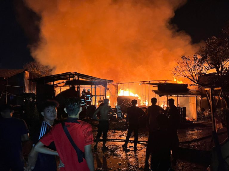 15 buah rumah setinggan terbakar di Jalan Saga Likas