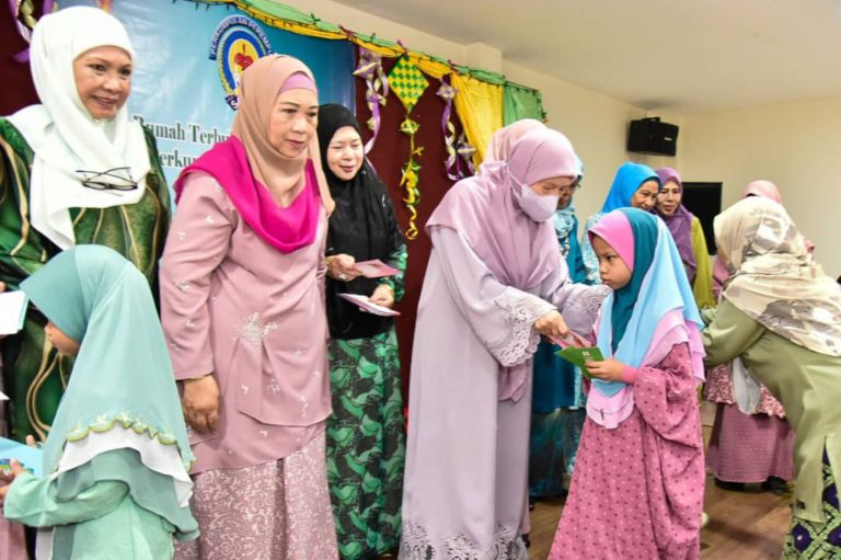 Iktiraf kejayaan wanita – Azizah