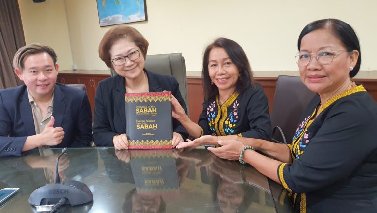 Majlis Wanita KDCA hasilkan buku “Evolusi Pakaian Tradisional Etnik Sabah” (Jilid 1)