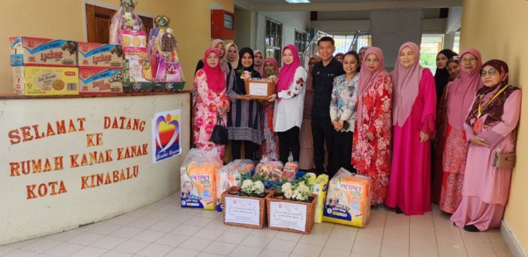 Wanita GRS santuni 50 Rumah Kanak-kanak KK