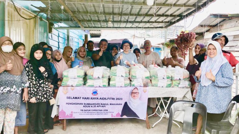 ADUN Api-Api sumbang 150 bakul makanan kepada golongan memerlukan