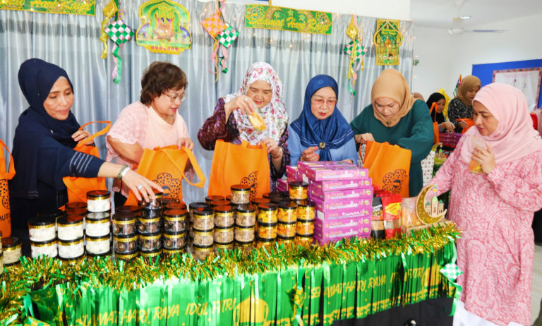 MUTIARA GRS sedia kuih muih raya untuk petugas keselamatan & kesihatan