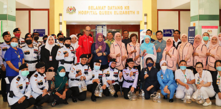 Isteri KM santuni warga kerja kesihatan sekitar Kota Kinabalu