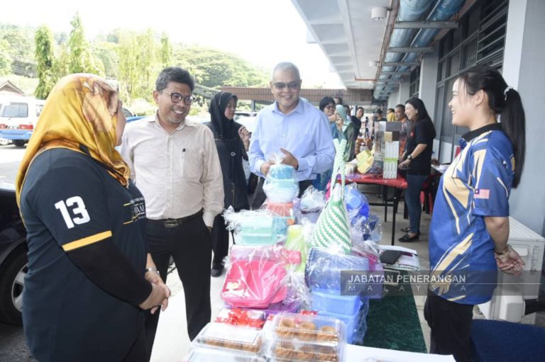 600 pek bubur lambuk diagih kepada penjawat awam di RPKK