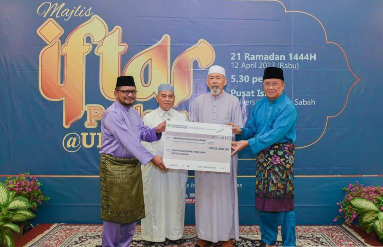 UMS terima sumbangan zakat MUIS