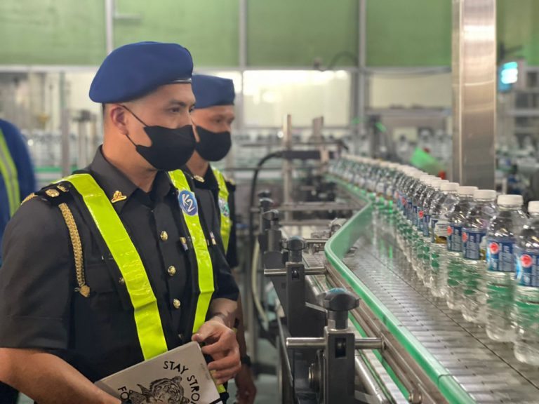 Cuaca panas: Tindakan tegas peniaga catut harga air minuman berbotol