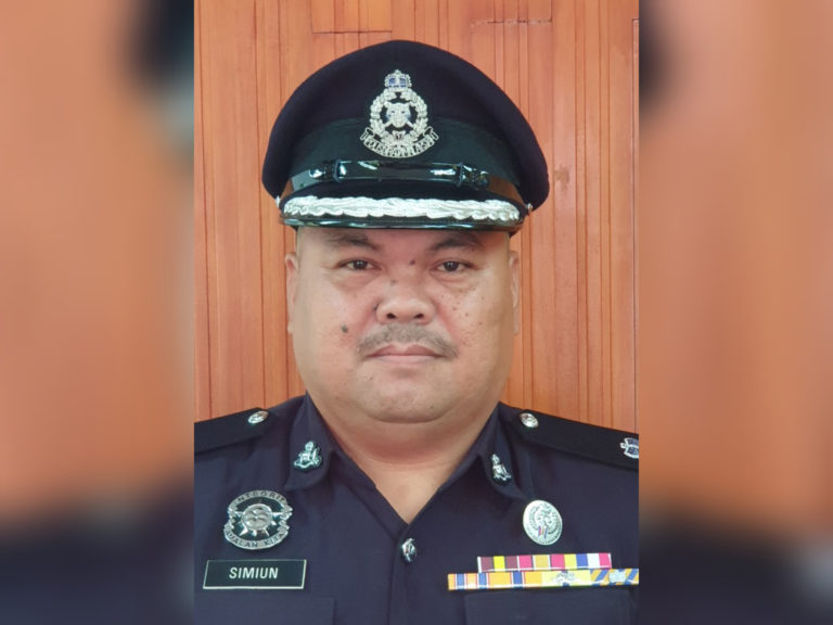 Wanita dirakam ketika buang air kecil