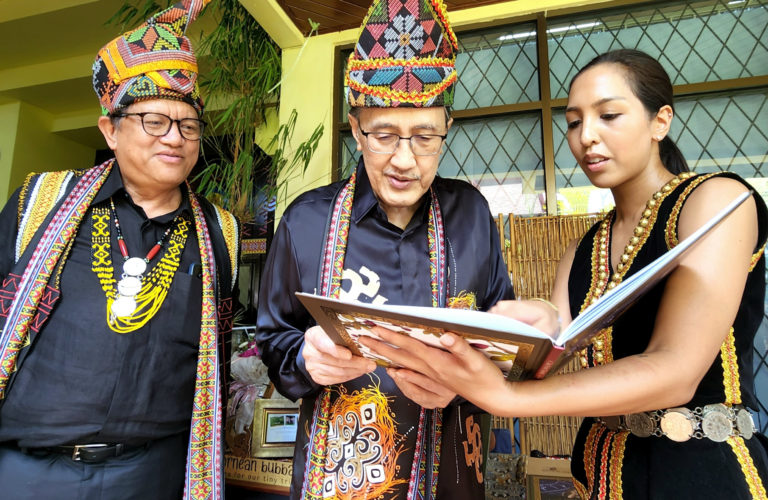 Fariza lancar buku “A Tale From Tuaran: Tales For Our Tiny Tribes”