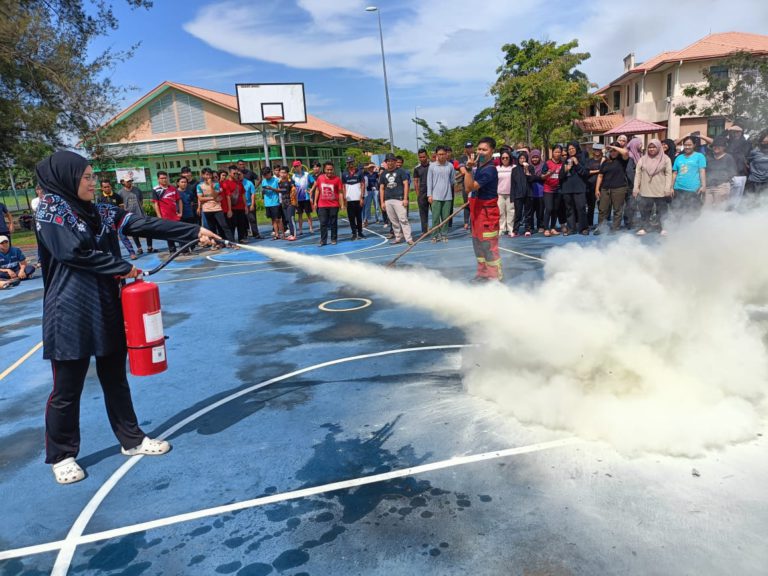 UMS Sandakan anjur latihan kebakaran di Kolej Kediaman