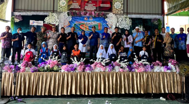 ESSCOM santuni 300 murid menerusi program ‘Back To School’