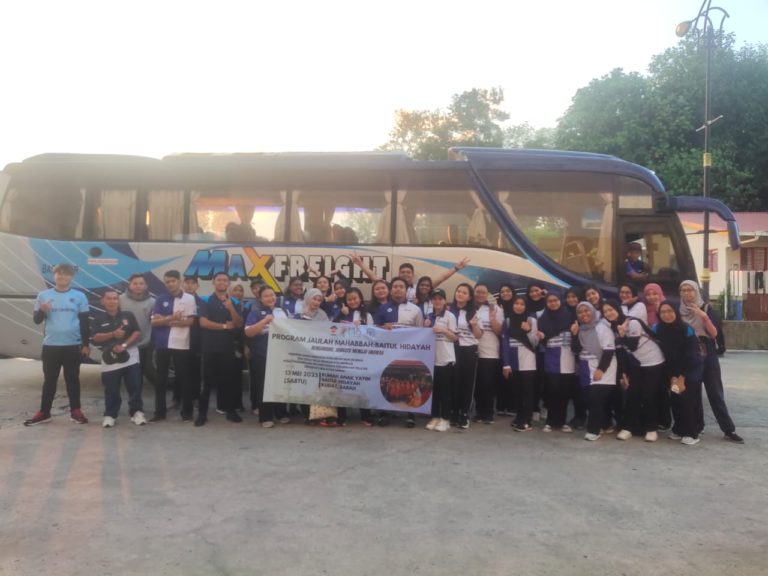 Pelajar Non Residen UMS santuni penghuni Pusat Rumah Anak Yatim, Baitul Hidayah Kudat