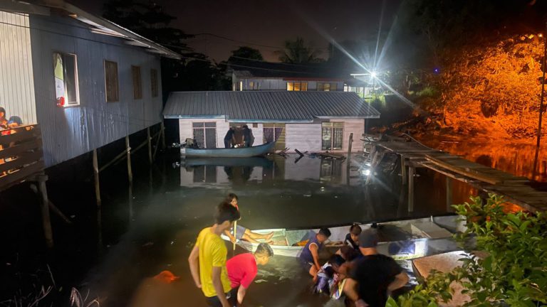 Rumah roboh, struktur tidak kukuh