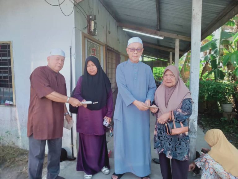 PAPIM hulur sumbangan kepada mangsa kebakaran di Kampung Pimping