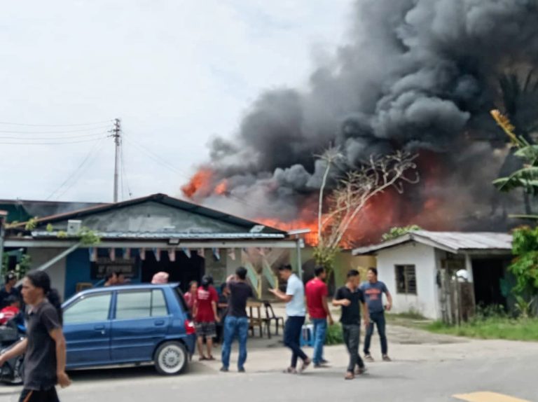 Empat buah rumah, satu kenderaan musnah dalam kebakaran