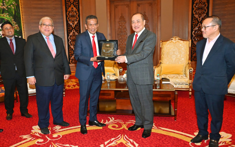 Ketua Menteri Terima Kunjungan Hormat KP J-KOM