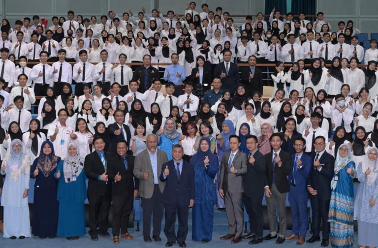 UMS tekad hasilkan graduan dalam bidang STEM melalui PPST