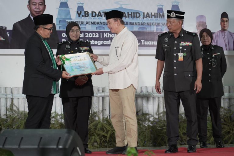 Kerajaan komited bantu rakyat, komuniti setempat