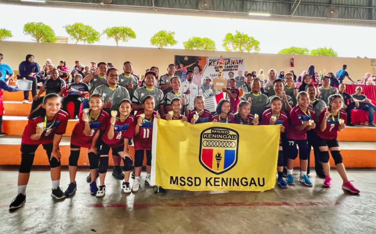 Pasukan bola tampar perempuan 12TKB Keningau juara kejohanan MSS Sabah