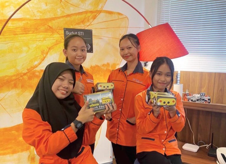 Pelajar KV Keningau Johan & Naib Johan Robotik Kategori PikaBot Peringkat Negeri