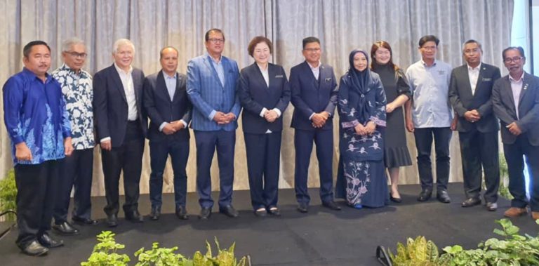 Kerjasama, Komitmen, Semangat sepasukan warga KePKAS penting untuk memastikan Visi & Misi dicapai – Christina