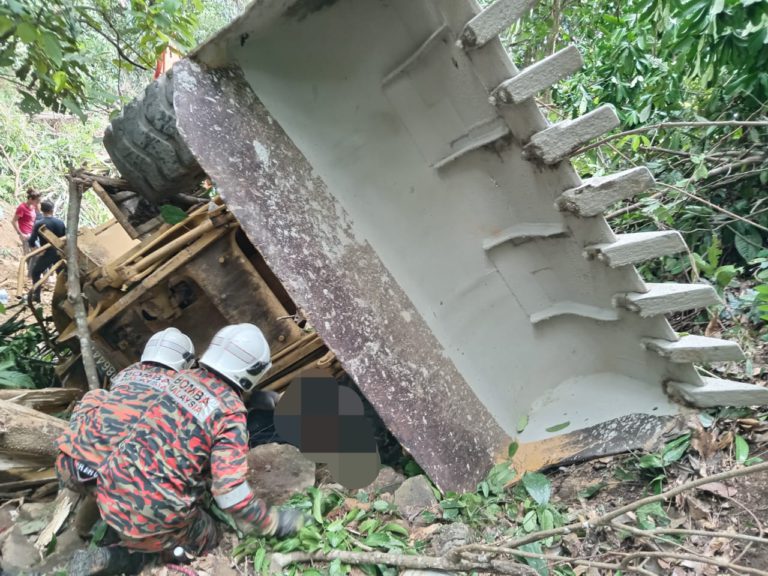 Pemandu maut dihempap jengkaut
