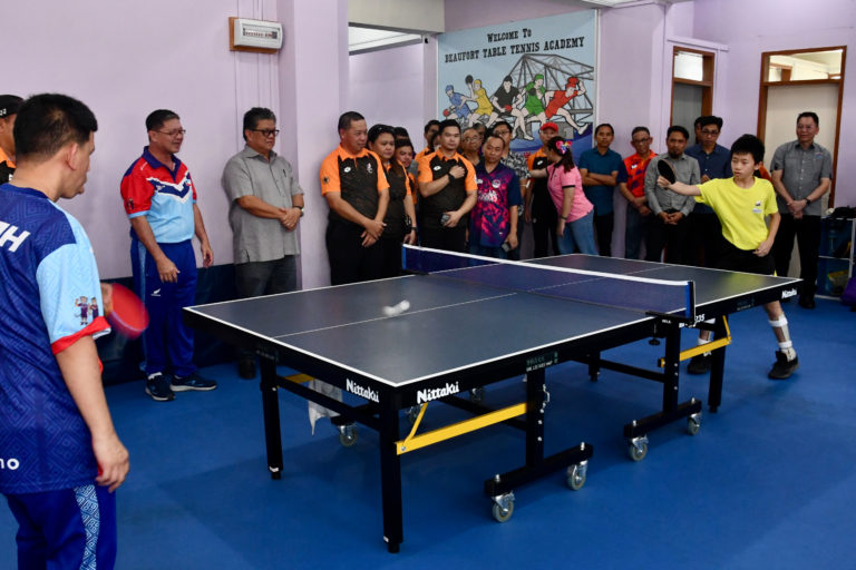 KBS Sabah sumbang peralatan sukan Ping Pong kepada Beaufort Table Tennis Academy