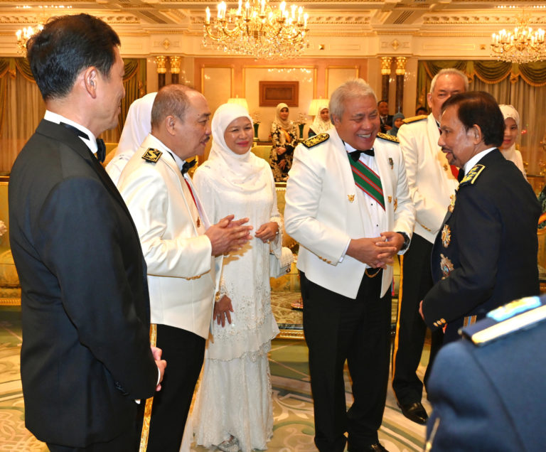 Hajiji & Juliah Hadir Majlis Persantapan Hari Keputeraan ke-77 Sultan Brunei