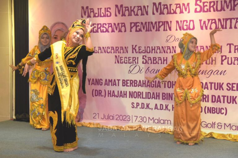 Toh Puan Norlidah lancar pertandingan memanah tradisional