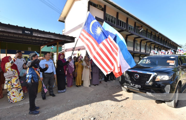 Pejabat Daerah Pitas laksana kempen 1 Rumah, 1 Jalur Gemilang