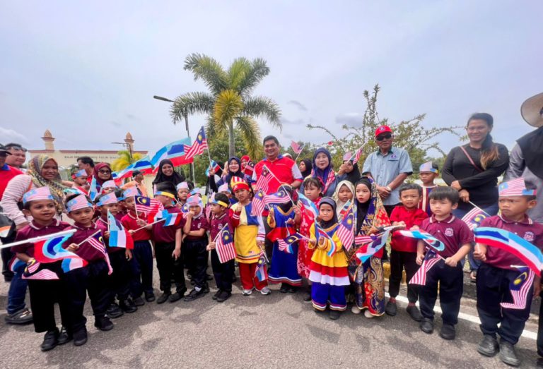 Konvoi Merdeka Daerah Putatan memeriahkan sambutan Bulan Kemerdekaan 2023