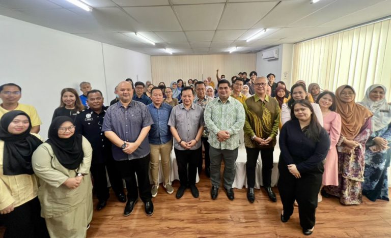 19 pelajar cemerlang SPM, STPM 2022 terima insentif kecemerlangan Parlimen Putatan