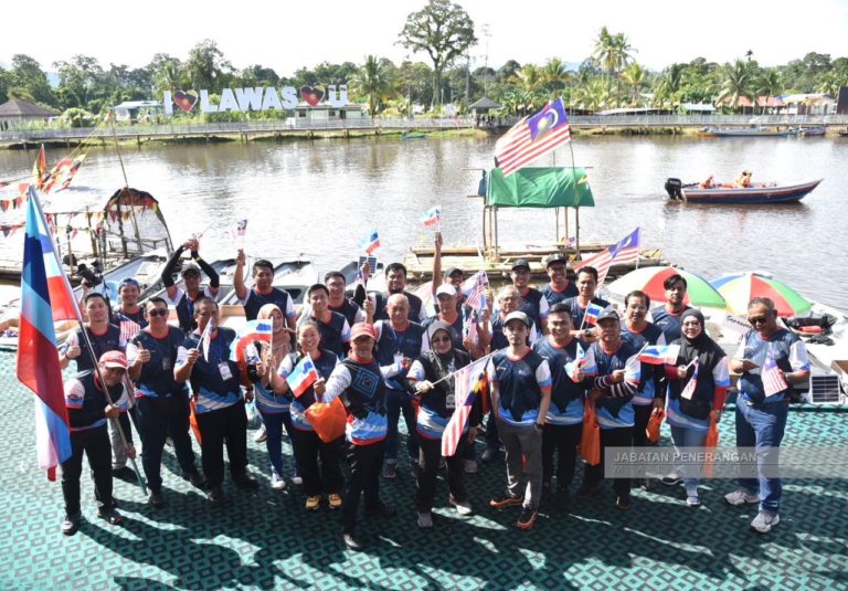 Konvoi KMJG meriahkan Lawas Asian Floating Festival