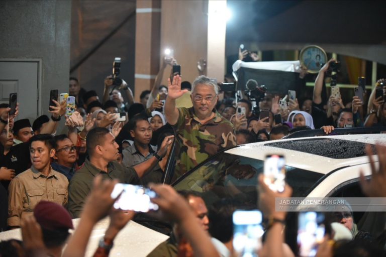 Selawat, kompang iring Agong ke sempadan Sindumin-Merapok